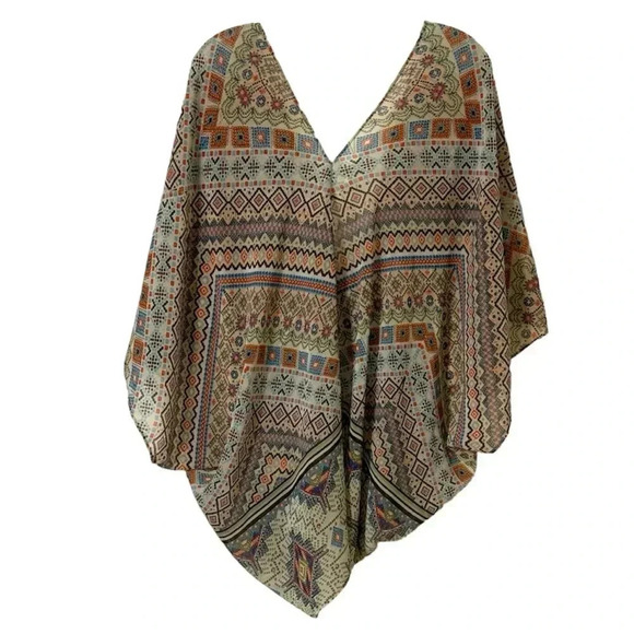JohnPaulRichard Size Medium beautiful poncho features intricate patterns - Picture 3 of 5